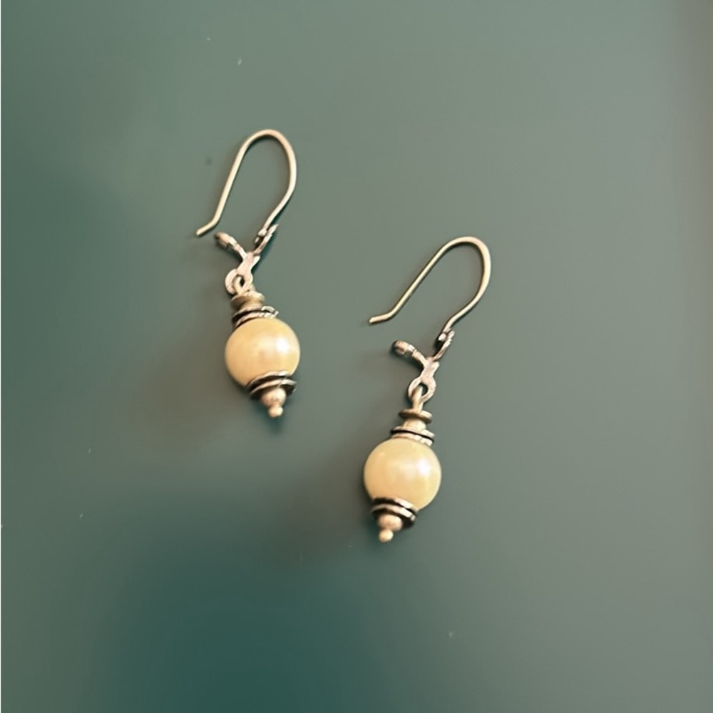 SILPADA 925 Sterling Silver Light the Way Pearl Earrings W0922